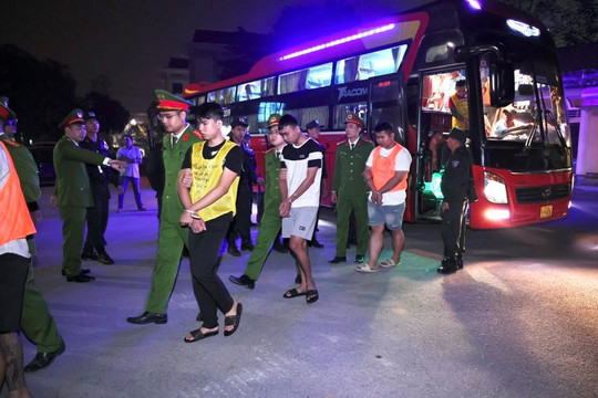 Kiểm tra nhiều cơ sở, bắt 205 người, tạm giữ 10 máy tính, 25 điện thoại