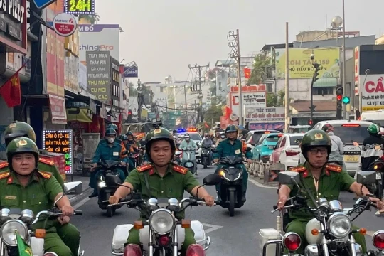 TP.HCM sẽ xử lý cả hành vi bao che vi phạm lòng đường, vỉa hè