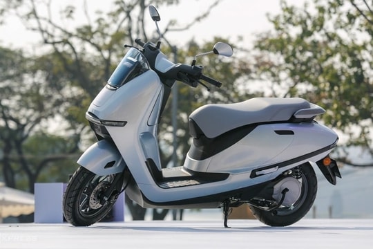 Tháng 6/2026, Honda sẽ bán mẫu xe máy điện rất phong cách, pin đi từ Hà Nội - Hải Phòng trong 1 lần sạc cùng khả năng lội nước tốt: Giá có ‘rẻ như cho’?