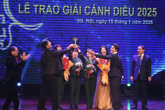 Mưa đỏ đón tin vui lớn