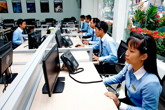 Trung bình mỗi ngày, EVN miền Nam phải nhận 9.000 cuộc gọi từ khách hàng hỏi về dịch vụ điện