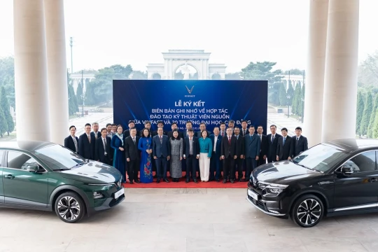 VinFast 'bắt tay' 30 trường đại học, cao đẳng đào tạo kỹ thuật ô tô hàng đầu: Sinh viên ra trường được nhận làm việc ngay