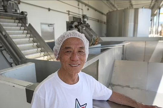 Doanh nhân gốc Việt từng phải sống trong trại tị nạn, nay là tỷ phú tương ớt đầu tiên của nước Mỹ, sở hữu công ty định giá 1 tỷ USD