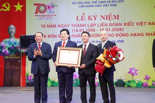 Liên đoàn Xiếc Việt Nam nhận Huân chương Lao động hạng Nhất