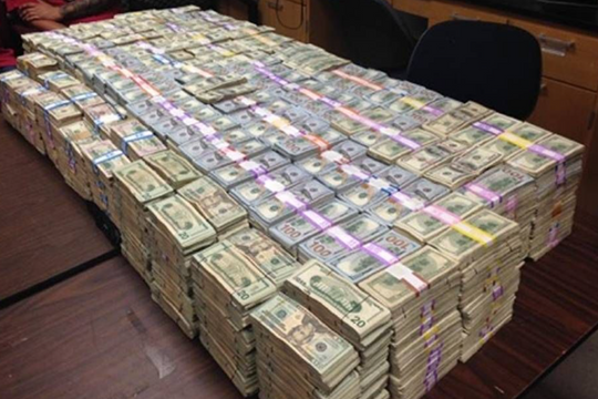 Khám xét khẩn cấp nhà riêng, tịch thu đống tiền mặt trị giá 630 tỷ đồng của một chủ doanh nghiệp