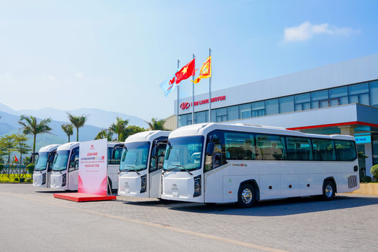 Hãng xe Việt Kim Long Motor tiếp tục xuất xưởng lô xe bus 'made in Vietnam' cho doanh nghiệp vận tải uy tín Đà Nẵng