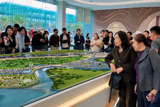 Giá bất động sản 2025 tăng mạnh, Hà Nội ghi nhận mức tăng tới 50%, nhà đầu tư tìm cơ hội ở thị trường phía Nam