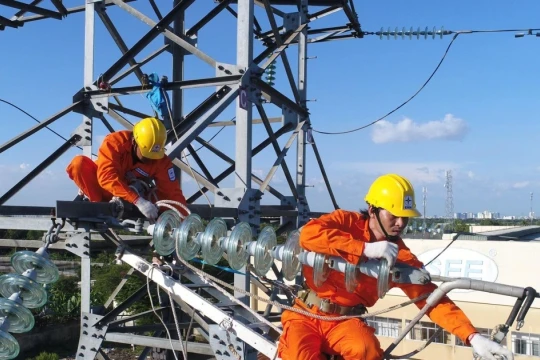 Thủ tướng yêu cầu tuyệt đối không để thiếu điện trong bất cứ tình huống nào