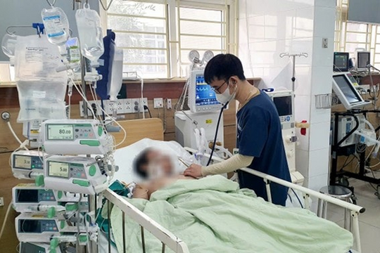 Bác sĩ cảnh báo hiểm họa từ những bữa nhậu, ‘cuộc vui’ cuối năm