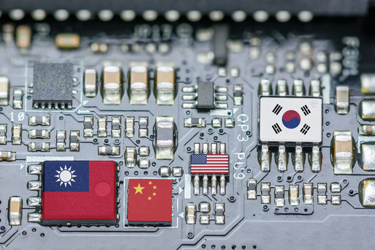 Bộ trưởng Thương mại Mỹ cảnh báo các hãng chip châu Á: Chịu thuế 100% hoặc xây nhà máy tại Mỹ!