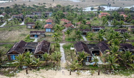 Cảnh nhếch nhác, lãng phí tại dự án resort ven biển, tọa lạc gần sân bay thứ 2 của TP rộng nhất Việt Nam
