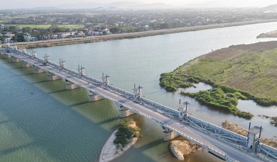 Sắp thông xe cây cầu thứ 7 bắc qua dòng sông huyền thoại lớn nhất tỉnh Quảng Ngãi