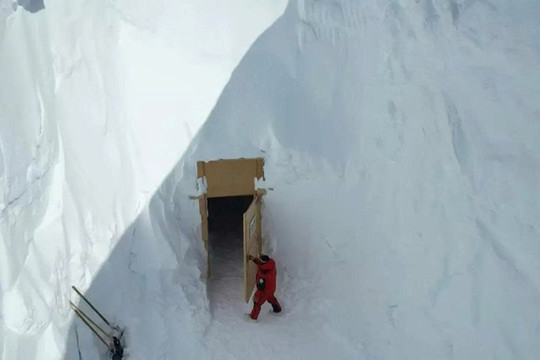 Lần đầu tiên trong lịch sử: Con người xây kho lưu trữ băng ở Nam Cực, cất giữ lõi băng trên khắp thế giới để bảo tồn ‘hồ sơ khí hậu’ của Trái Đất