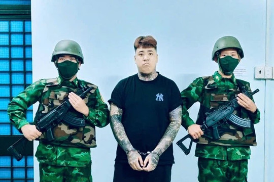 Bắt Đinh Nhựt Hiếu SN 2001 khi đang làm thủ tục nhập cảnh vào Việt Nam