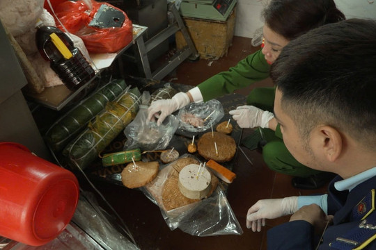 Hà Nội: Bắt quả tang cơ sở Yến Hiền sản xuất giò chả chứa hàn the, đã tung ra thị trường 300 tấn thành phẩm từ năm 2022