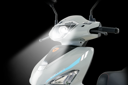 Xe điện dáng tay ga, đi 120 km/lần sạc, giá gần 28 triệu đồng: Trang bị có gì để hút khách?