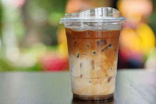 6 nhóm người không nên uống cà phê sữa