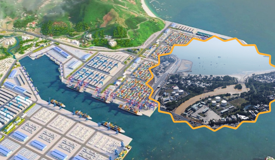 Trước Tết Nguyên đán, Việt Nam sẽ đón thêm 1 siêu cảng biển mới, vốn 1,8 tỷ USD, tọa lạc ngay chân đèo đẹp nhất cả nước