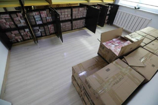 Tịch thu 753 tỷ tiền mặt chất thành đống trong nhà của nữ Giám đốc công ty mỹ phẩm