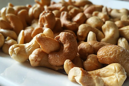 Tiếc của coi chừng rước họa: 7 loại thực phẩm trông 'chưa hỏng' nhưng tiềm ẩn độc tố nguy hiểm