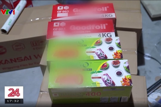 Hà Nội: Phát hiện cơ sở sản xuất màng bọc thực phẩm giả chứa chất cấm, gây dậy thì sớm ở nữ giới và vô sinh ở nam giới