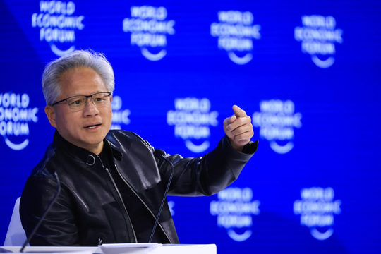 CEO Nvidia Jensen Huang: Thợ điện, công nhân xây dựng hưởng lợi lớn nhất từ AI, thu nhập sẽ tăng gấp đôi mà không cần bằng cấp cao