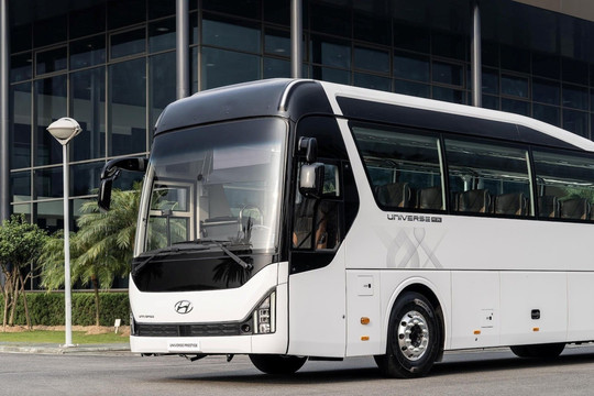 Hyundai tung 'siêu xe khách' 47 chỗ giá 4,5 tỷ đồng