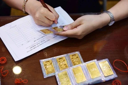 Cất vàng cho con, giữ vàng két sắt có bị đánh thuế 0,1%?