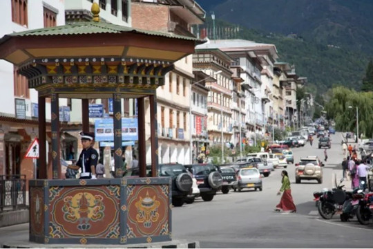 Quốc gia cao nhất thế giới, là nơi cuối cùng phổ cập truyền hình và Internet, được mệnh danh ‘vương quốc hạnh phúc’ vì điều này