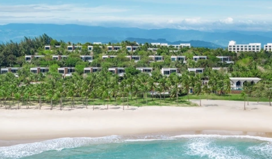 Việt Nam có khu nghỉ dưỡng xuất sắc nhất thế giới, nằm nép mình bên vịnh biển tự nhiên nguyên sơ hiếm có