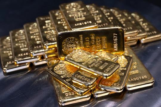 Giá vàng hôm nay 23/1: Tiến sát mốc 5.000 USD/ounce, phá kỷ lục mọi thời đại khi USD suy yếu và rủi ro địa chính trị gia tăng