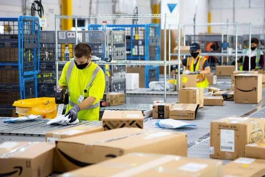 Sau đợt cắt giảm 14.000 nhân viên văn phòng, ‘gã khổng lồ thương mại điện tử’ có thể cắt thêm hàng nghìn người từ cuối tháng 1