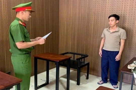 Khởi tố, tạm giam nhân viên ngân hàng sinh năm 1992