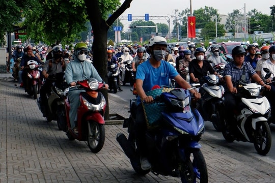 Người đi xe máy sẽ bị phạt tới 600.000 đồng và bị trừ 2 điểm GPLX nếu có hành vi này, nên biết để chấp hành nghiêm chỉnh