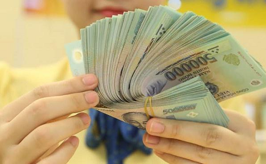 Lương lãnh đạo lên tới nửa tỷ/tháng: Ngành nào đang 'vung tiền' mạnh nhất?