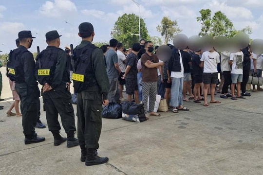 Gần 60 'cán bộ chứng khoán', 'nhân viên sale' từ Campuchia về Việt Nam