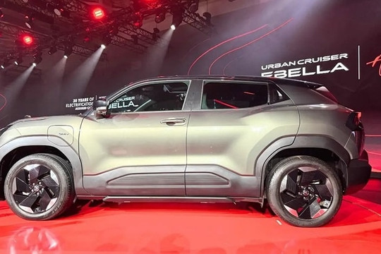 Không để chờ lâu, Toyota bán mẫu SUV điện cỡ B giá 520 triệu, khách Việt trẻ sẽ thích: Thiết kế ‘đầu búa’, tâm điểm là dải đèn LED, trang bị 7 túi khí cùng gói hỗ trợ lái