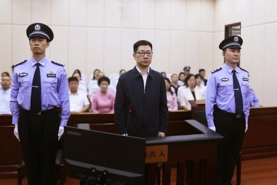 Tuyên án chung thân, tịch thu toàn bộ tài sản cá nhân của cựu Phó Tổng Giám đốc công ty bảo hiểm Trung Quốc