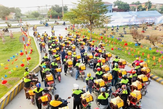 Một công ty may thưởng Tết 3 tháng lương cho 16.000 lao động, phải tạm ngừng sản xuất vì công nhân quá phấn khích