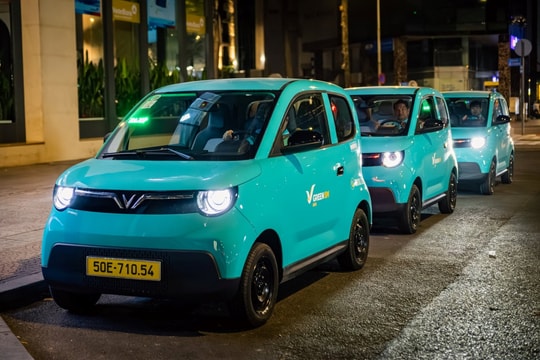 Công ty của tỷ phú Phạm Nhật Vượng ra mắt taxi điện 'tí hon' tại TP.HCM, giá chỉ từ 13.750 đồng/km