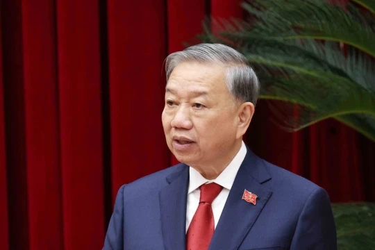 Vững bước dưới cờ Đảng