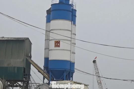 Quá hạn cam kết, chính quyền mới xử lý được 9/16 trạm trộn bê tông trái phép dọc sông Hồng