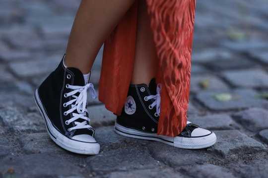 Chuỗi phân phối 2 thương hiệu thời trang Converse và Vans tại Việt Nam đóng cửa sau 15 năm hoạt động