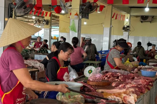 Có hay không việc 'thả nổi' kiểm dịch 90% thịt lợn ở Quảng Trị?