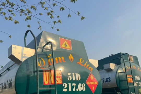 Phát hiện đường dây sản xuất xăng A95 giả quy mô lớn tại TPHCM
