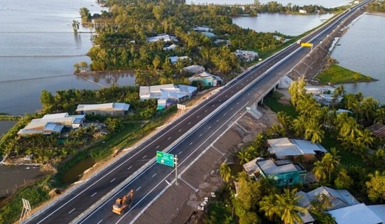 Dự kiến xây dựng cao tốc đi xuyên tỉnh có 3 mặt giáp biển, phá thế độc đạo của tuyến quốc lộ dài nhất Việt Nam