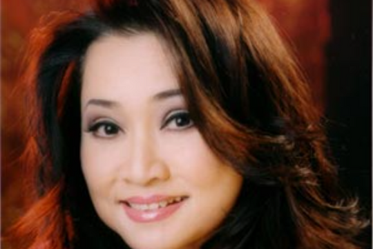 Nữ ca sĩ đầu tiên của Việt Nam mua xe ô tô, U40 sang Mỹ định cư, từng làm nhiều việc cùng lúc để nuôi 2 con ăn học