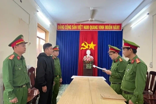 Khởi tố một Trưởng thôn 36 tuổi