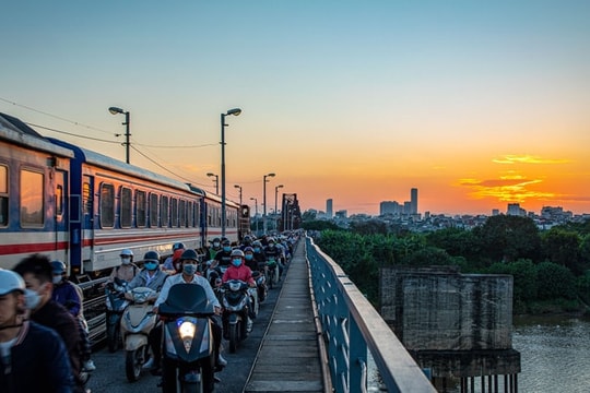 Từ hôm nay, đoàn tàu khách tuyến Hà Nội - Hải Phòng sẽ không chạy qua cầu Long Biên