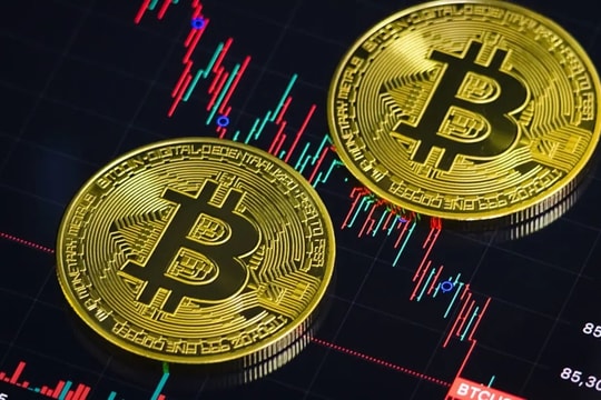 Bitcoin xuyên thủng mốc 70.000 USD, dòng tiền lớn đảo chiều